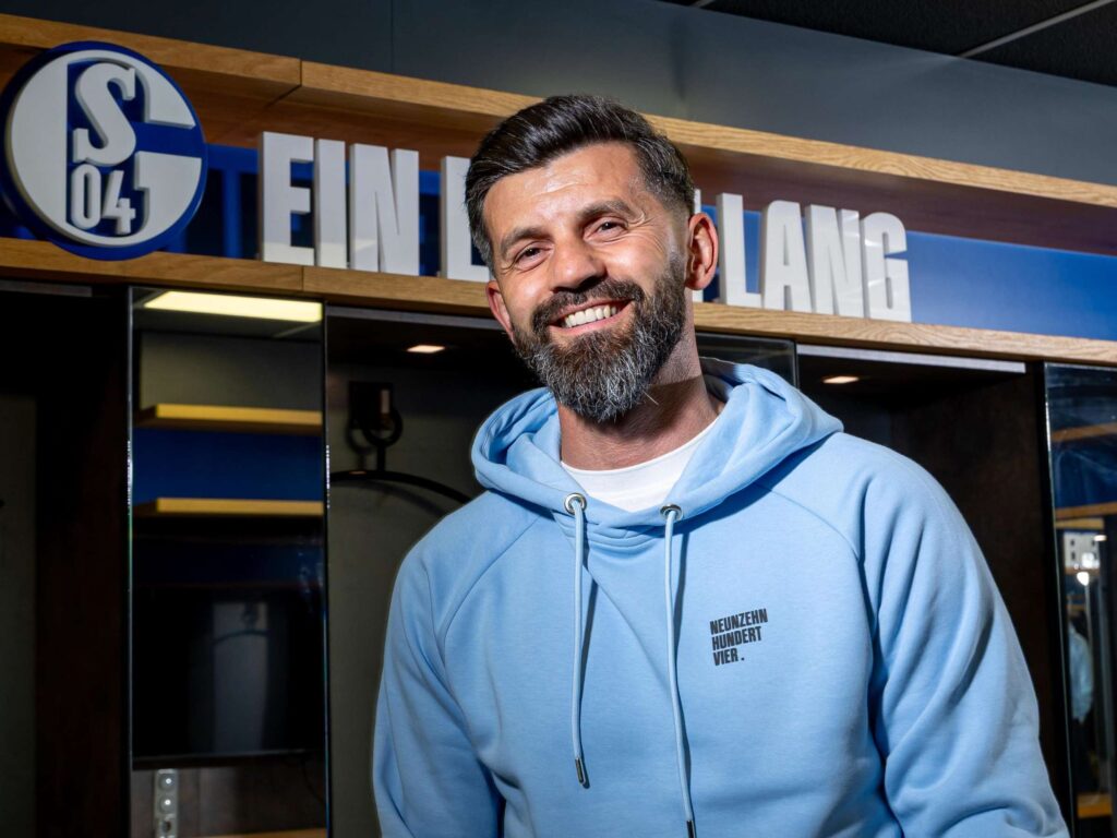 38427106-miron-muslic-beim-fc-schalke-04-2AzNSZrU82e9